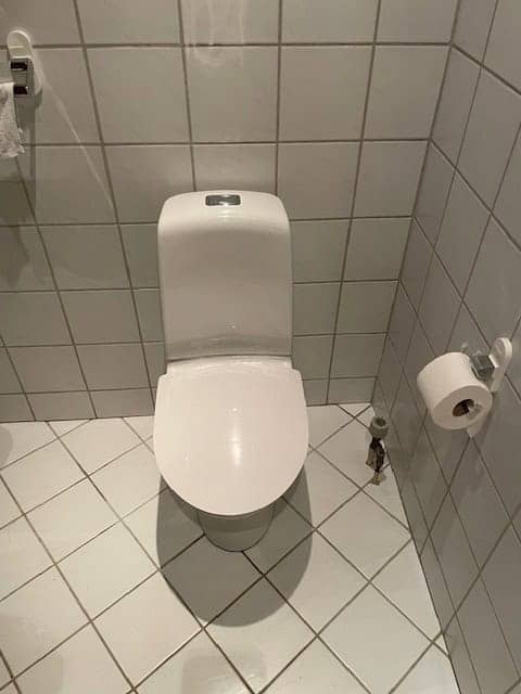 Akut hjælp til toilet